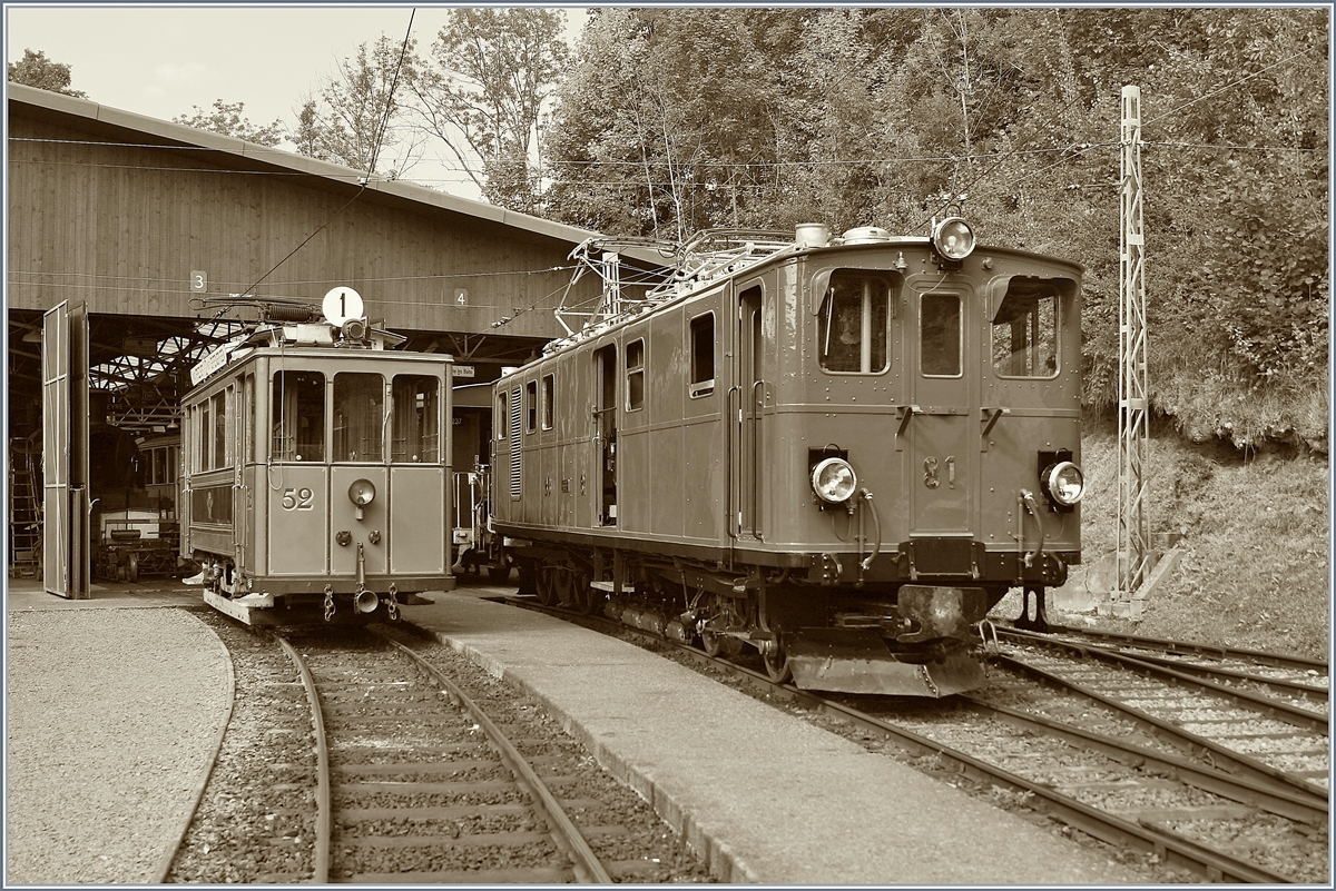 Nach über dreissig Jahren endlich wieder vor der Kamera: die Bernina Bahn Ge 4/4 81 (Ge 4/6 81) in Chaulin, hier als S/W Variante.
19. August 2018 