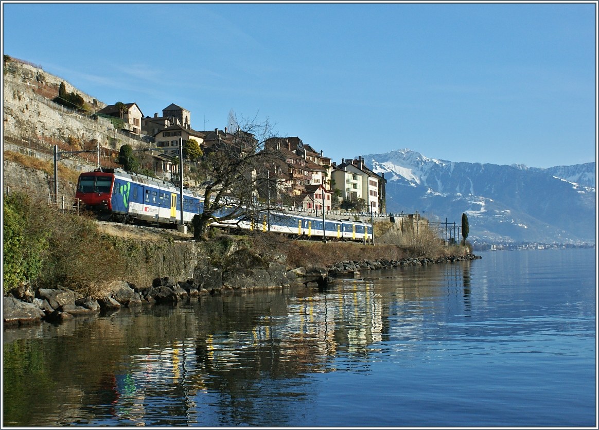Normalerweise besteht dieser Zug aus anderen Wagen und ist etwas länger, aber aus mir unbekannten Gründen war heute, und wird auch noch morgen, der IR 1426 mit diesen fünf Wagen unterwegs.
(01.01.2014)
