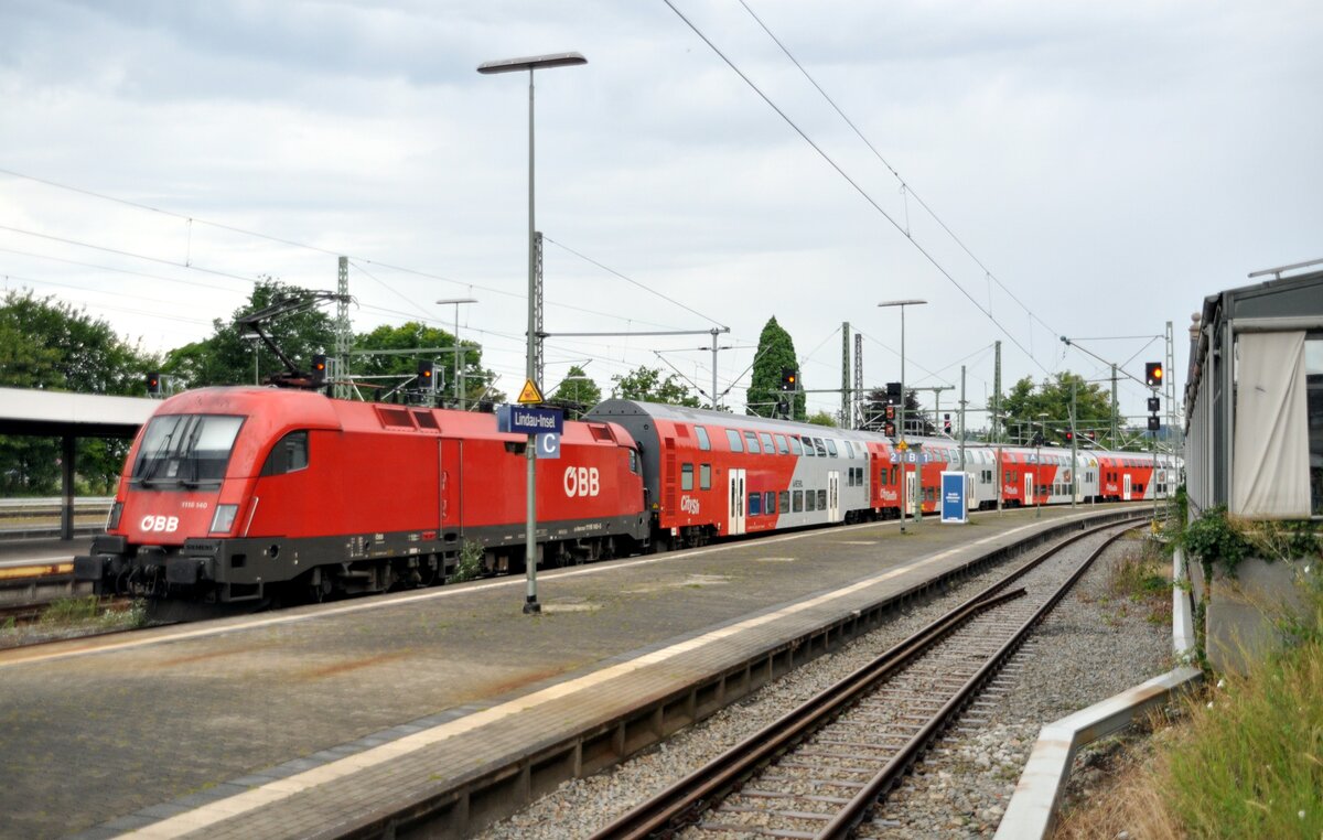 ÖBB 1116 140 mit City Shuttle in Lindau Insel am 29.07.2022.