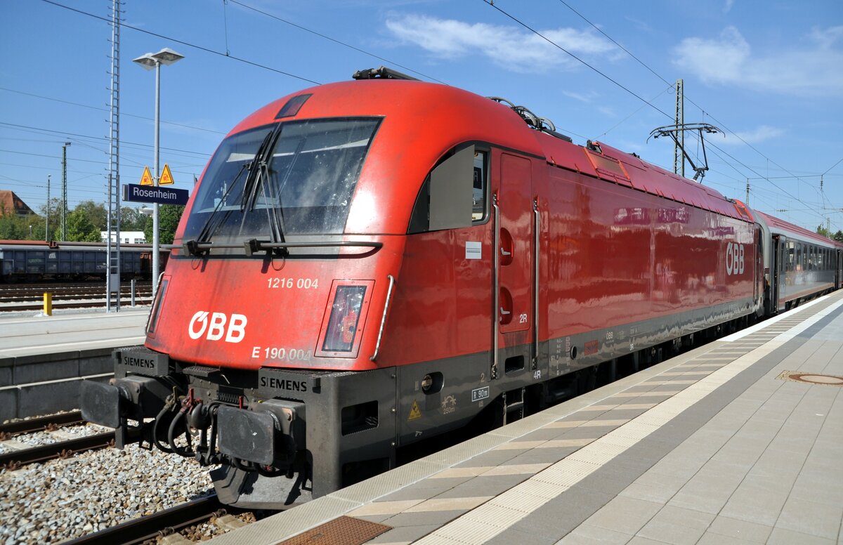 ÖBB 1216 004 bzw. für Italien FS E 190 004 mit ÖBB EC in Rosenheim am 12.08.2022.