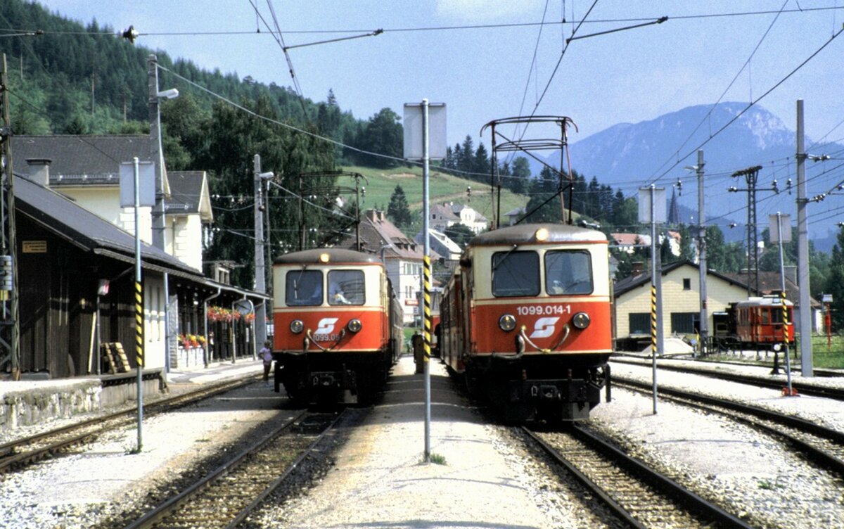 �BB Mariazeller Bahn MzB Nr. 1099.05 und 1099.014-1 in Mariazell am 04.08.1986.