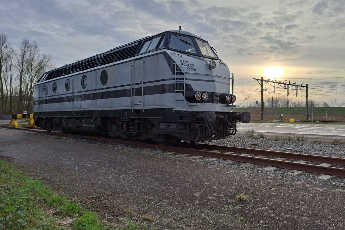 RFO 6702 geniesst am 4 J�nner 2025 die Sonnenuntergang in Lage Zwaluwe.