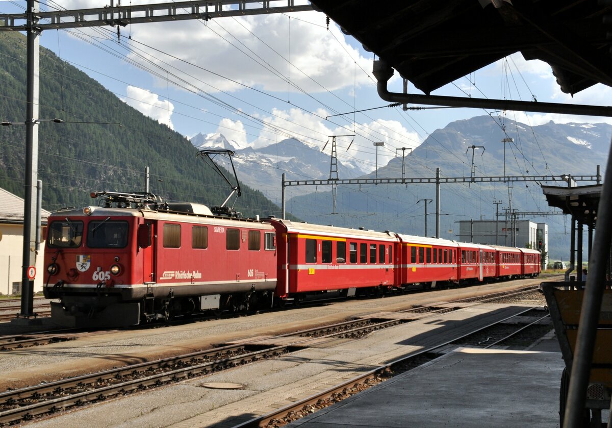 RhB Ge 4/4 I U Nr.605 in Bever am 19.08.2009.