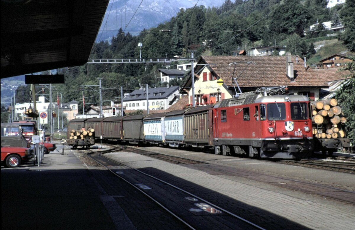 RhB Ge 4/4 II Nr.615 in Ilanz im August 1990.
