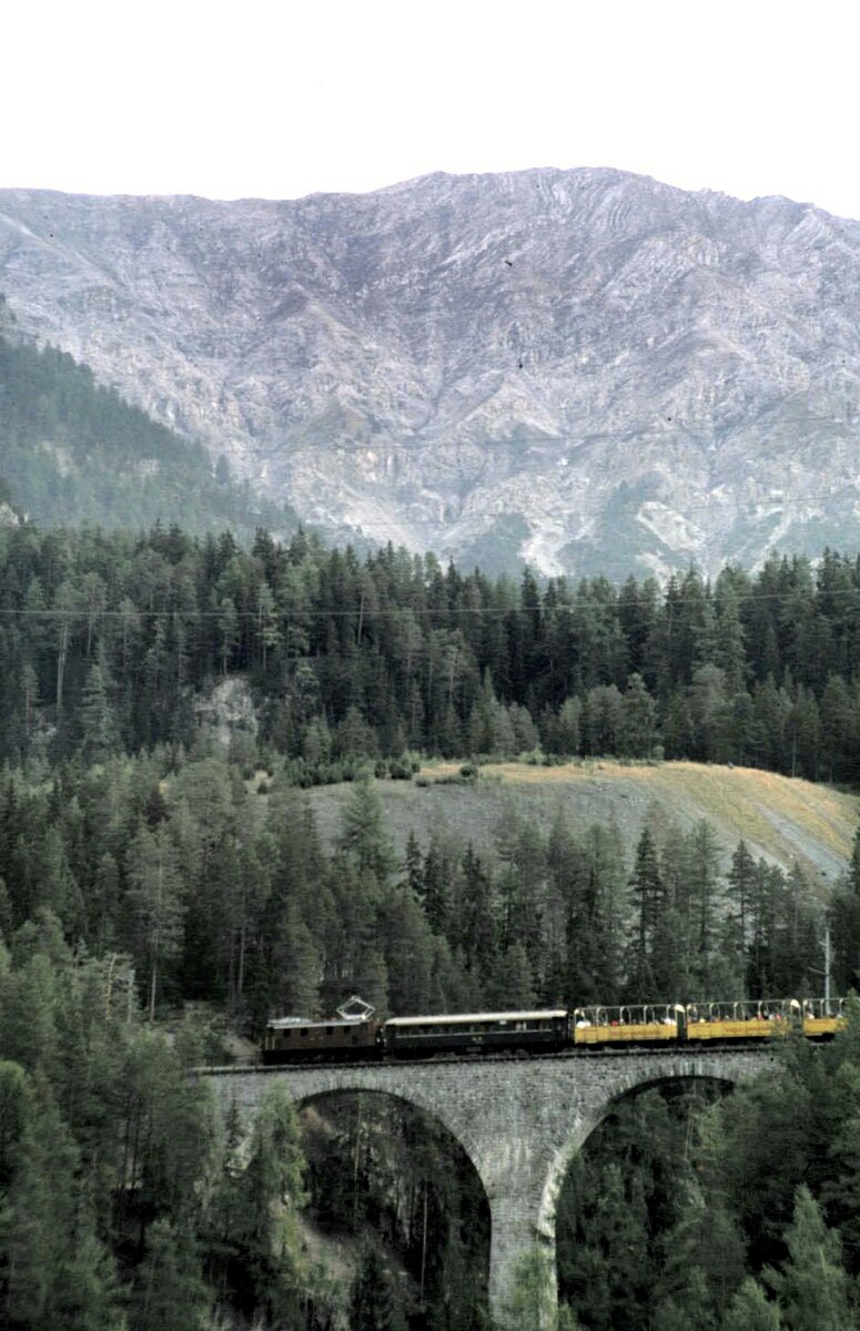 RhB Ge 4/6 Nr. 353 bei Zernez im September 1989, Jubiläumsveranstaltung 100 Jahra RhB.