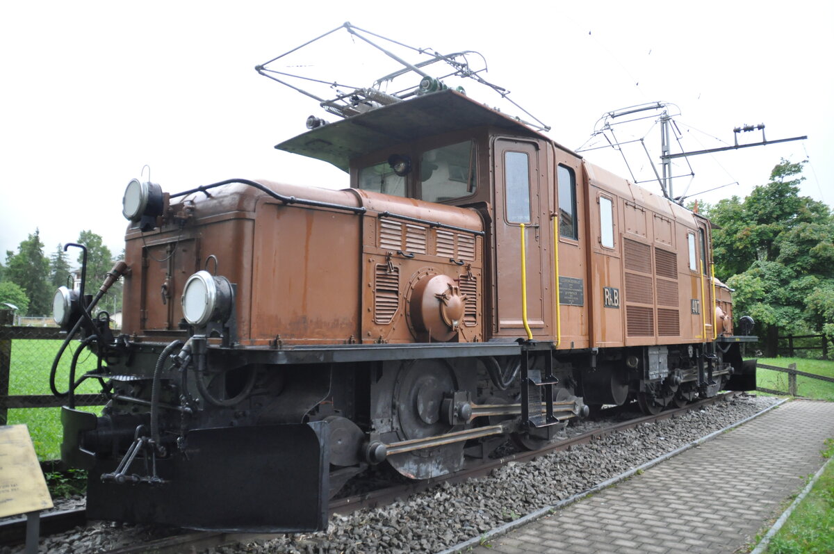 RhB Ge 6/6 I Nr.407 auf dem Sockel in Bergün am 29.08.2009.