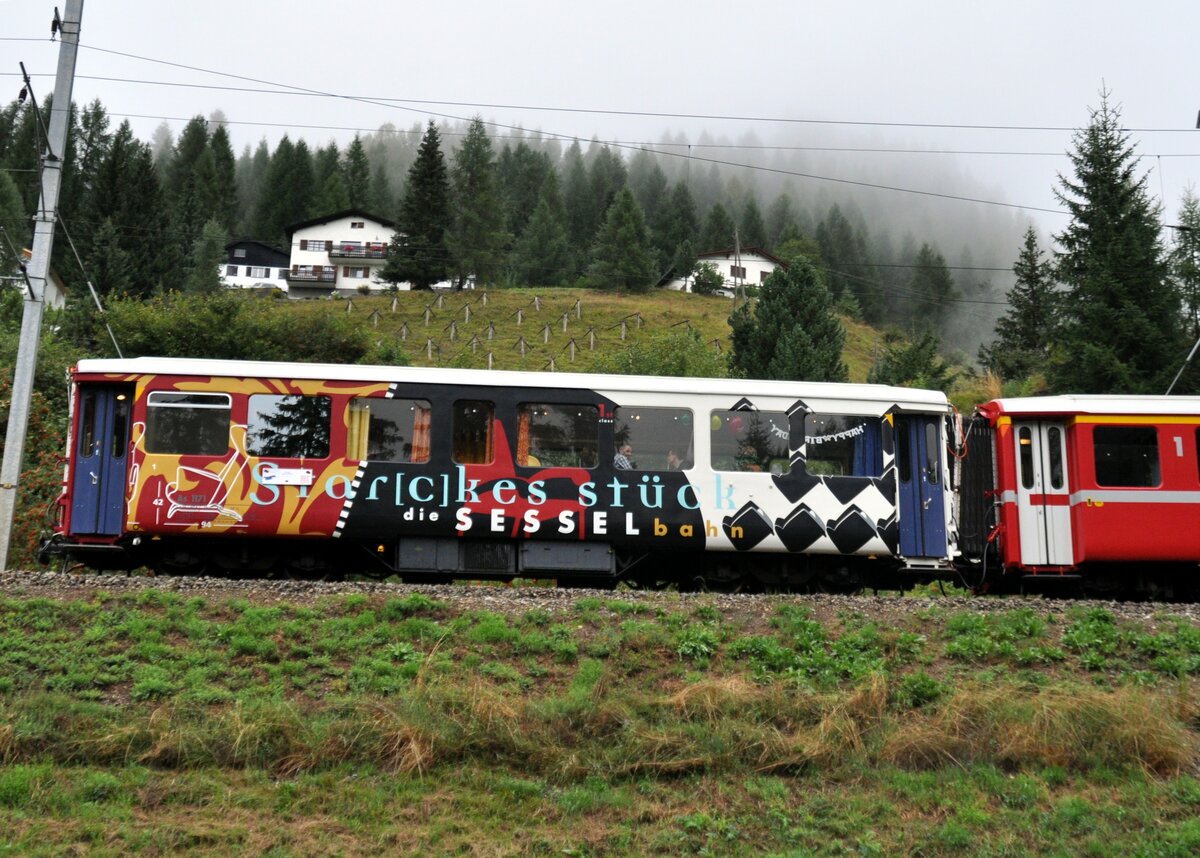 RhB Sonderwagen 1. Klasse Starkes St�ck: Die Sesselbahn As Nr.1171 im Glacier Express bei Berg�n am 29.08.2009.