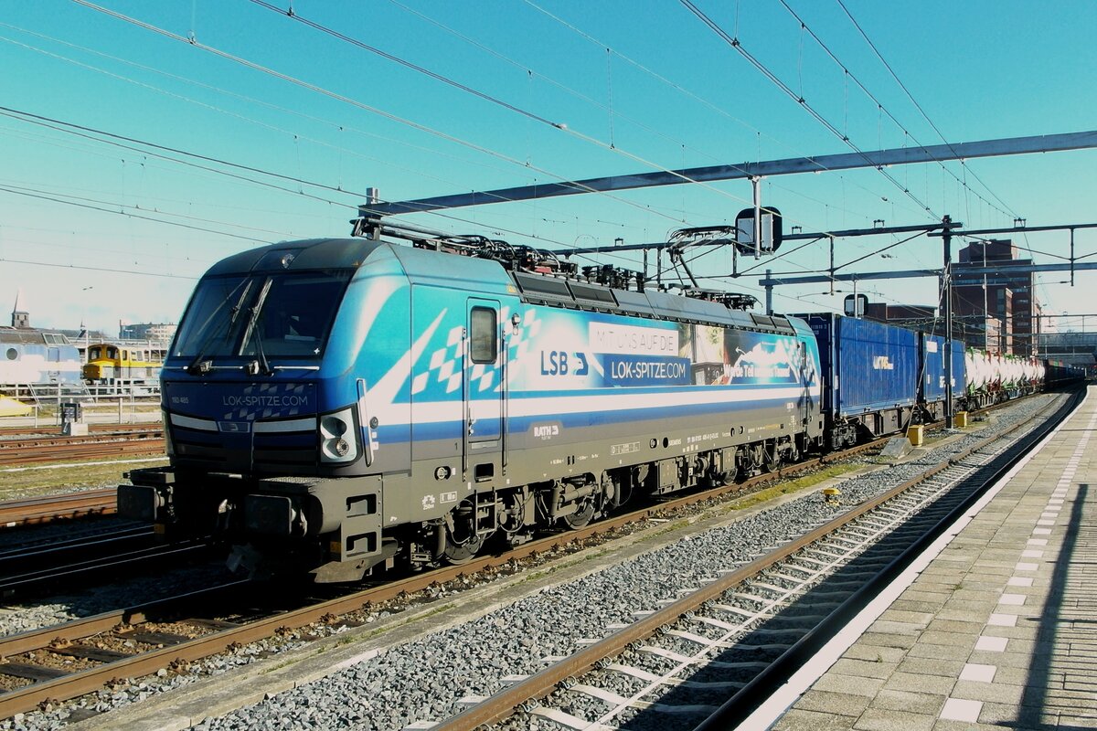 RTB 193 485 'Zugspitze' wartet am 2 M�rz 2025 in Amersfoort mit der 1. von zwei PCC-KLVs auf die Weiterfahrt.