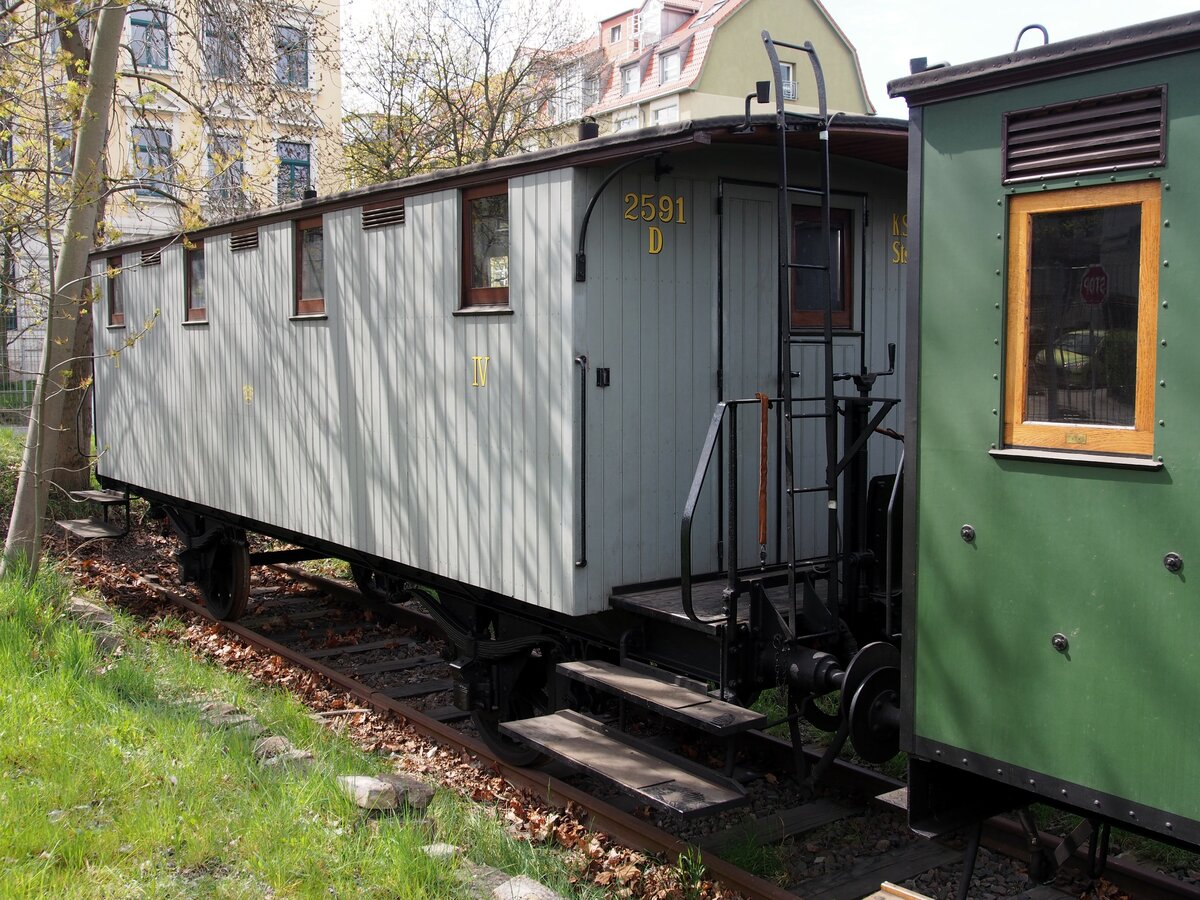 Sächsischer Personenwagen 4.Klasse D 2591 im Bw Dresden Altstadt beim 7.Dampfloktreffen in Dresden am 17.04.2015.
