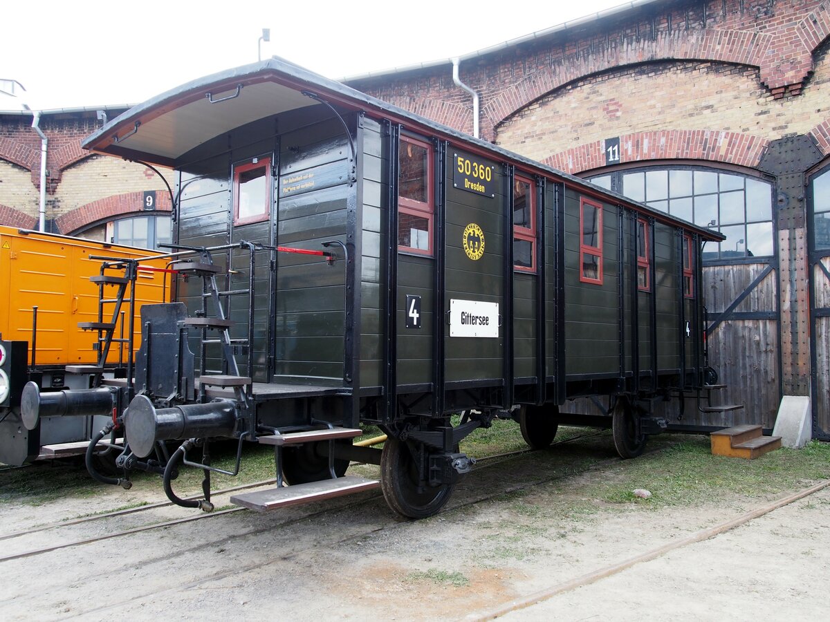 Sächsischer Personenwagen 4.Klasse Nr.50360 Dresden im Bw Dresden Altstadt beim 7.Dampfloktreffen in Dresden am 17.04.2015.