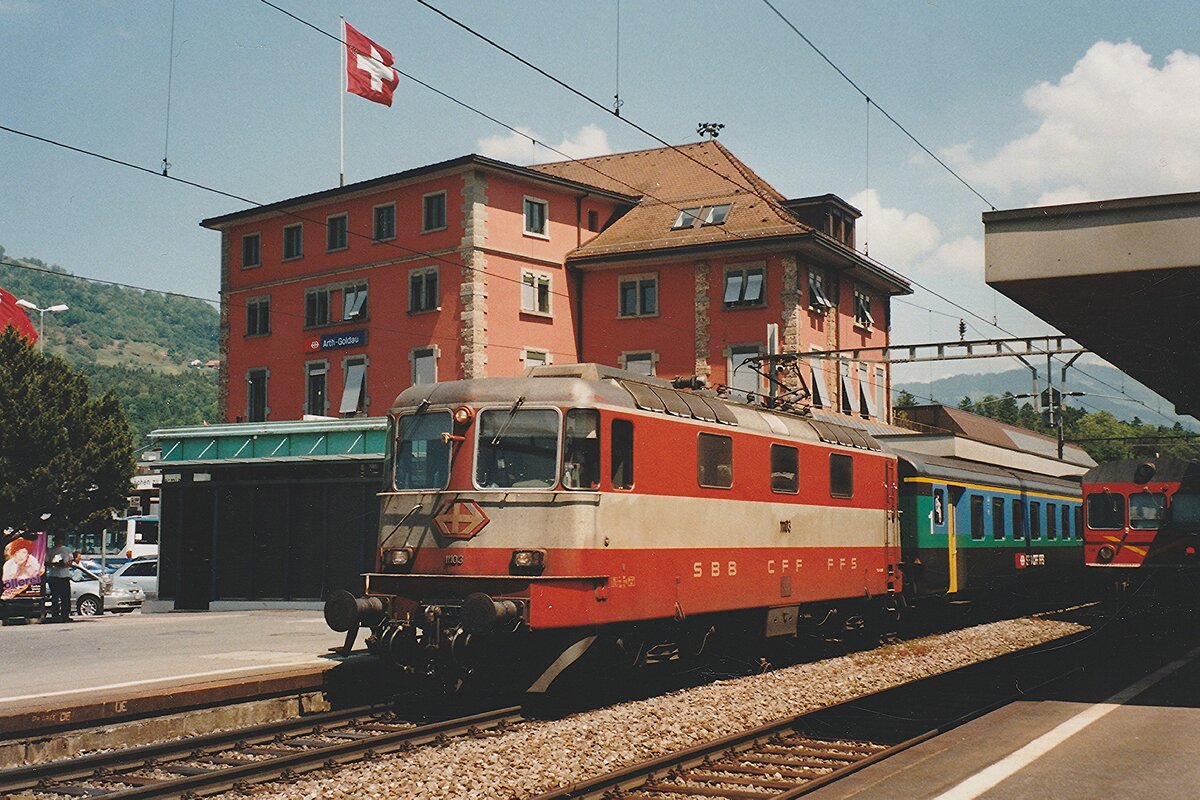 SBB 11103 steht am 17 Juni 2001 in Arth-Goldau.