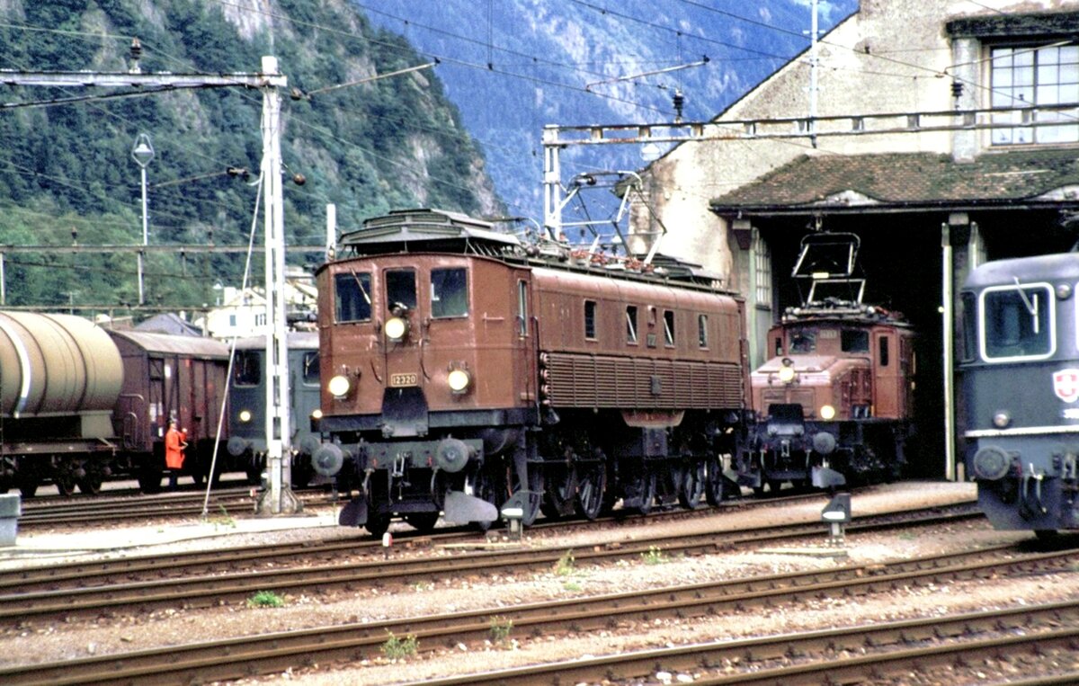 SBB Be 4/6 Nr.12 320 und Ce 6/8 Nr.14 253 in Erstfeld beim Jubil�um 100 Jahre Gotthardbahn am 22.09.1981.