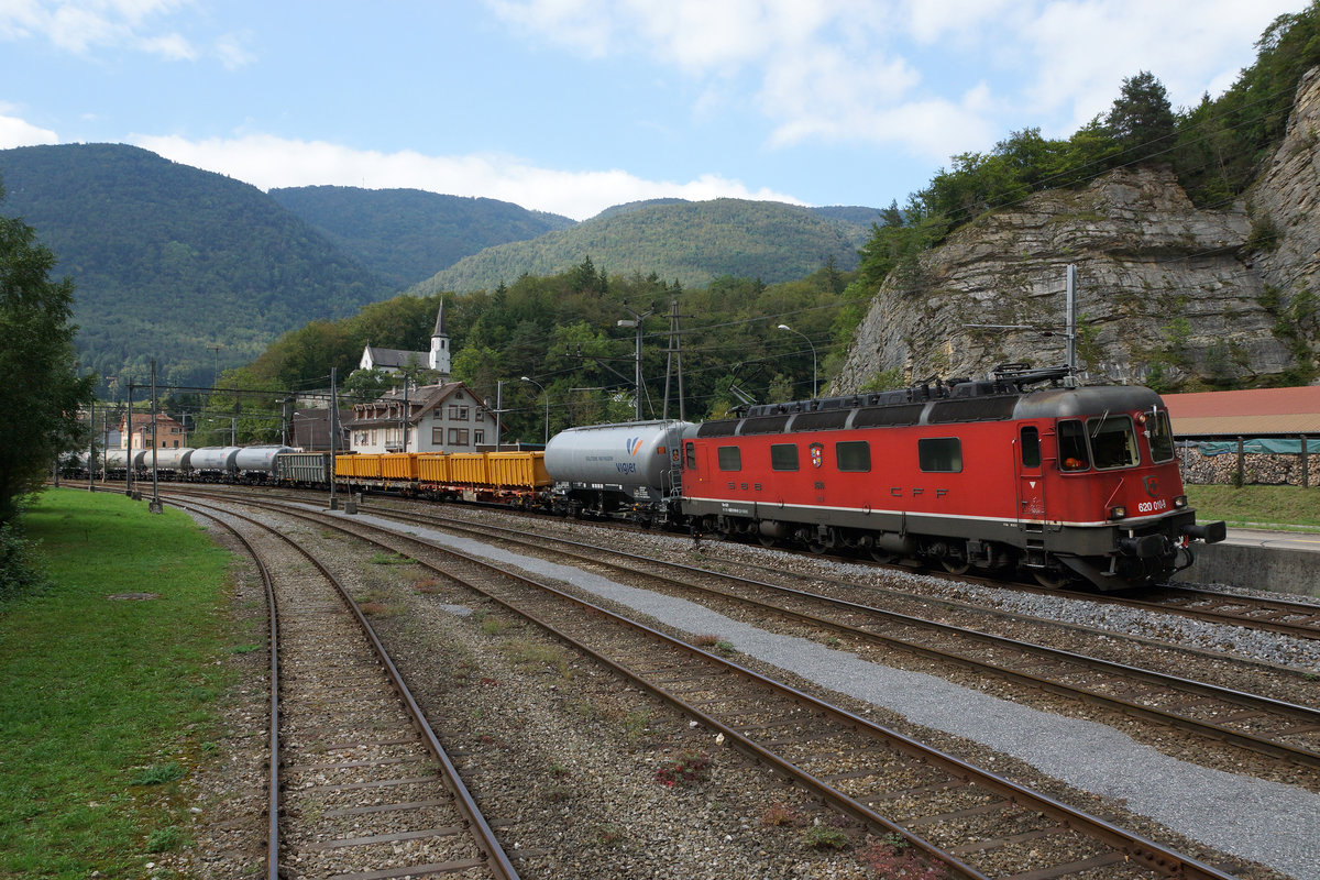 SBB: G�terzug mit der Re 6/6 620 010-9  Spreitenbach  anl�sslich der Ausfahrt Reuchenette-P�ry am 22. September 2016.
Foto: Walter Ruetsch
