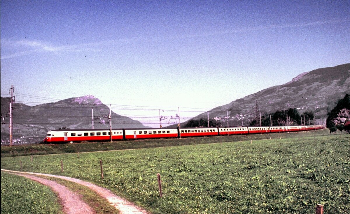 SBB RAe TEE II bei Seewen am 31.05.1981.