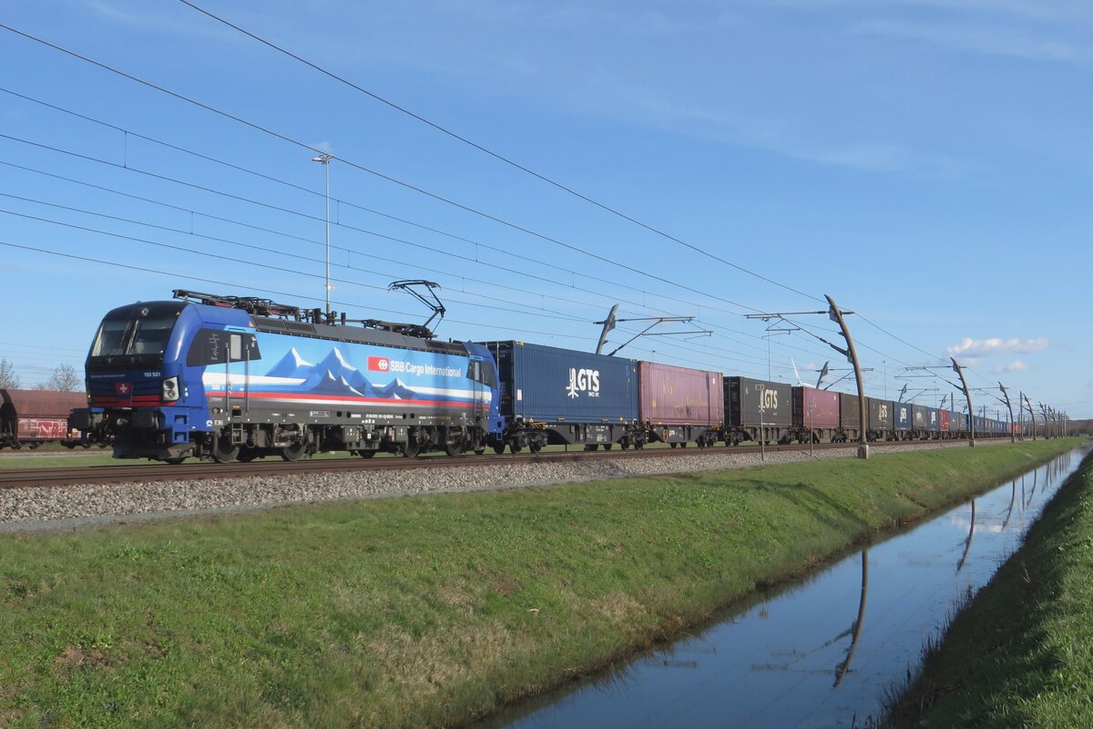 SBBCI 193 531 durchfahrt am 15 M�rz 2023 mit ein KLV Valburg.