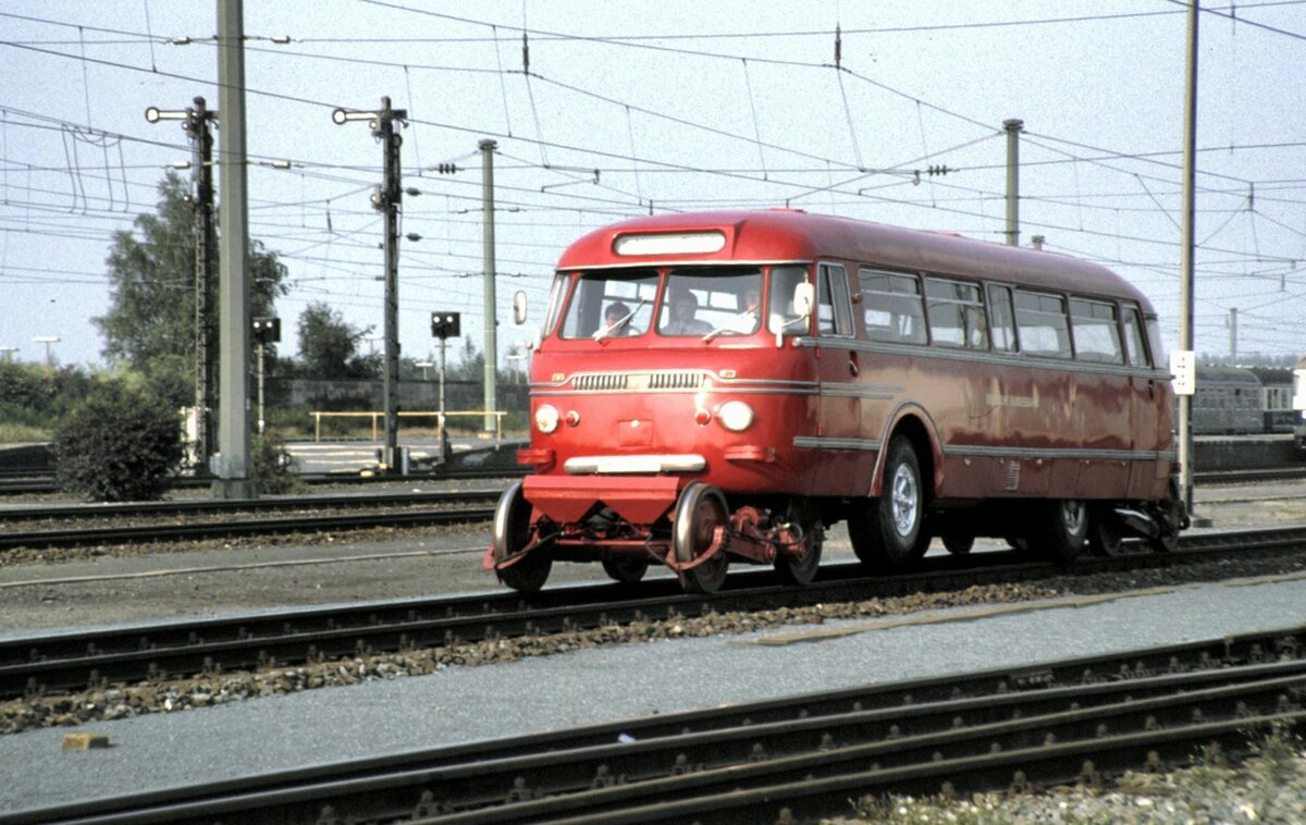 Schi-Stra-Bus bei der Jubil�umsparade 150 Jahre Deutsche Eisenbahn in N�rnberg-Langwasser am 14.09.1985.
