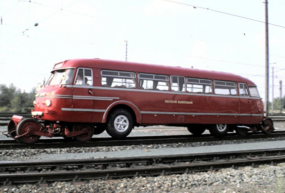 Schi-Stra-Bus bei der Jubil�umsparade 150 Jahre Deutsche Eisenbahn in N�rnberg-Langwasser am 14.09.1985.