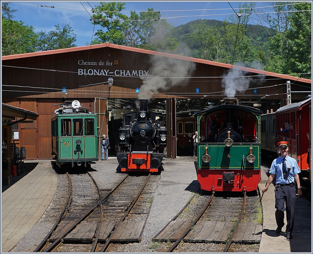 Sieben auf einen Streich: Während mein Zug nach Blonay ausfährt, dampfen im Hintergrund die G 2x 2/2 105 und die kleine g 2/  N° 4. 

8. Juni 2019