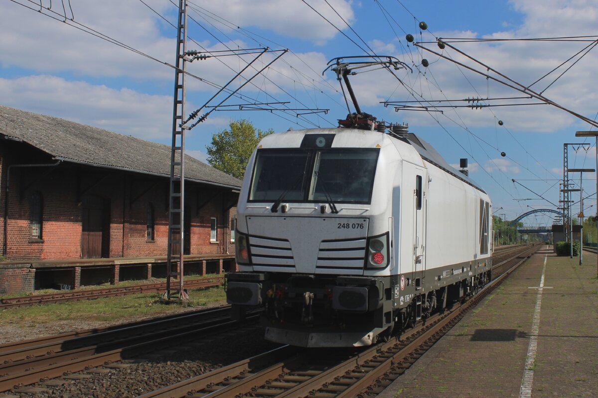 Siemens 248 076 durchfahrt solo Salzbergen am 26 Ap0ril 2025.