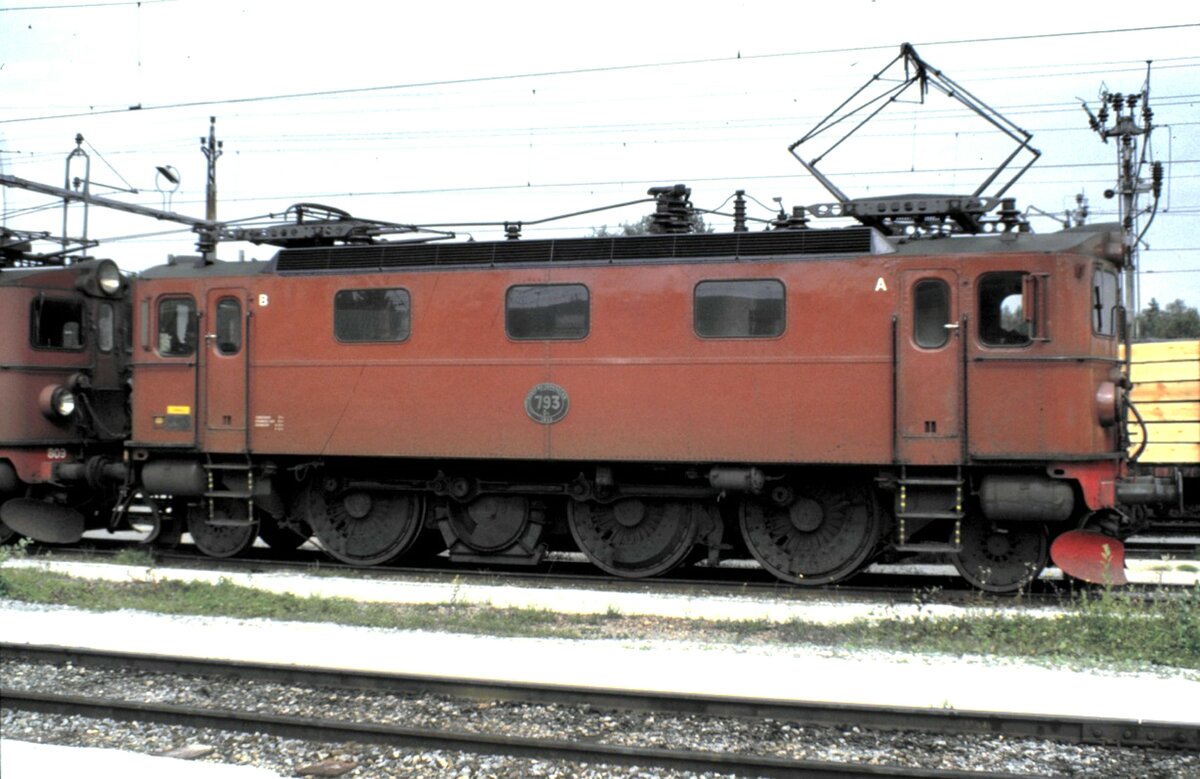 SJ Da Nr.793 in Hallsberg am 10.08.1985.