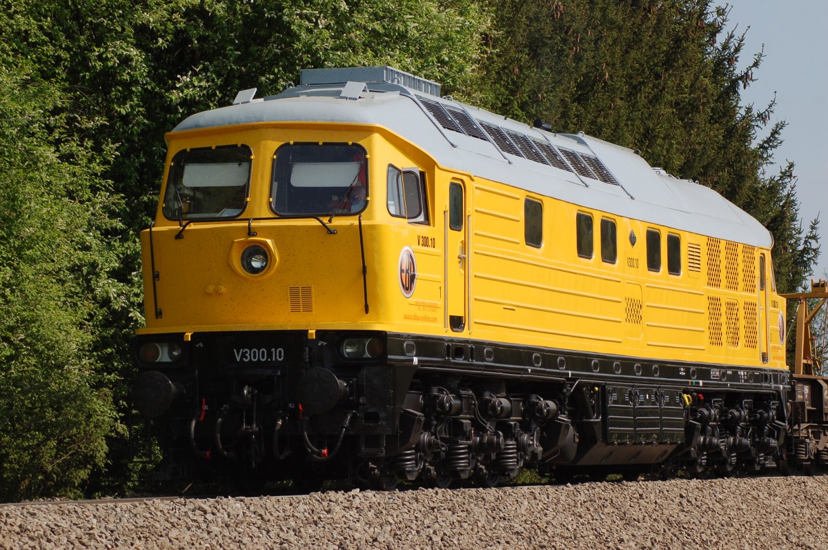 V 300.10 der EBW Cargo W�rzburg zwischen V�hringen und Senden am 28.04.2007. Es ist die ehemalige DR 230 077 bzw. DB 232 446.