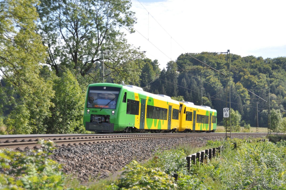 VT 365 und 366 (Basis 650) einer Privatbahn, wohl bei der Überführung, bei Urspring am 20.09.2012.