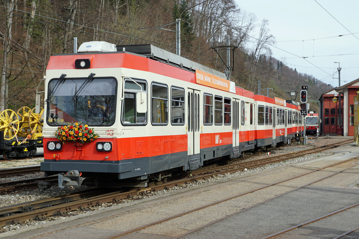 WALDENBURGERLI ADE. Der letzte Betriebstag der schmalsten Schmalspurbahn der Schweiz vom 5. April 2021. Nach 140 Jahren wird die Spurweite von 75 Zentimetern auf Meterspur umgebaut. Die neuen Niederflurzüge von Stadlerrail werden ihren Betrieb von Waldenburg nach Liestal ab dem 10. Dezember 2022 aufnehmen. 
Foto: Walter Ruetsch