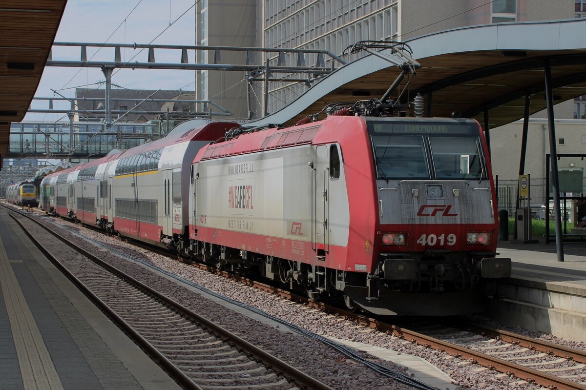 Werbelokparedies Luxembourg gare am 20.Augustus 2023: hier Werbelok 4019. Die Reihe 4000 tragt ofters verschiedene Werbungen.