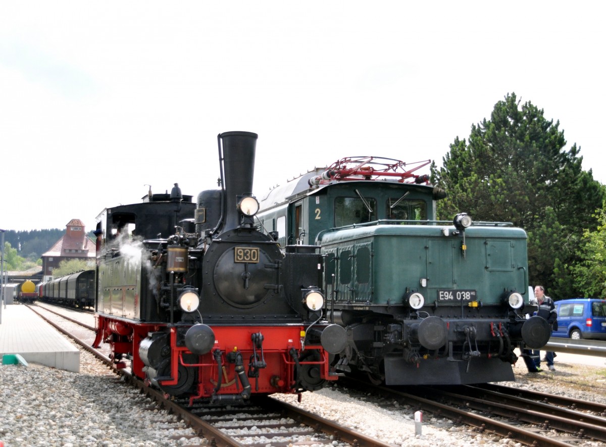 W�rtt. T3 Nr.930 und E 94 088 ehemals �BB 1020, in M�nsingen am 01.05.2014.