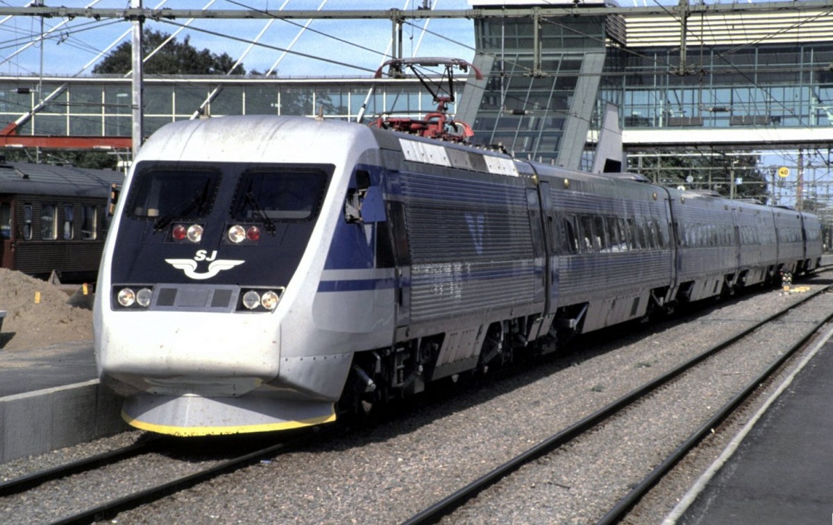 X 2000 in Hallsberg am 05.08.1994. (Diascan)