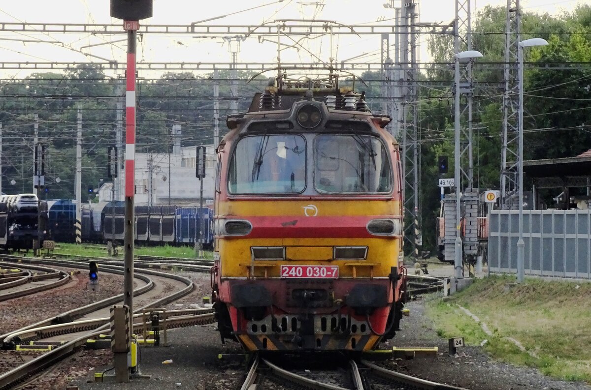 ZSSK 240 030 lauft am 24 Juni 2022 um in Trnava.