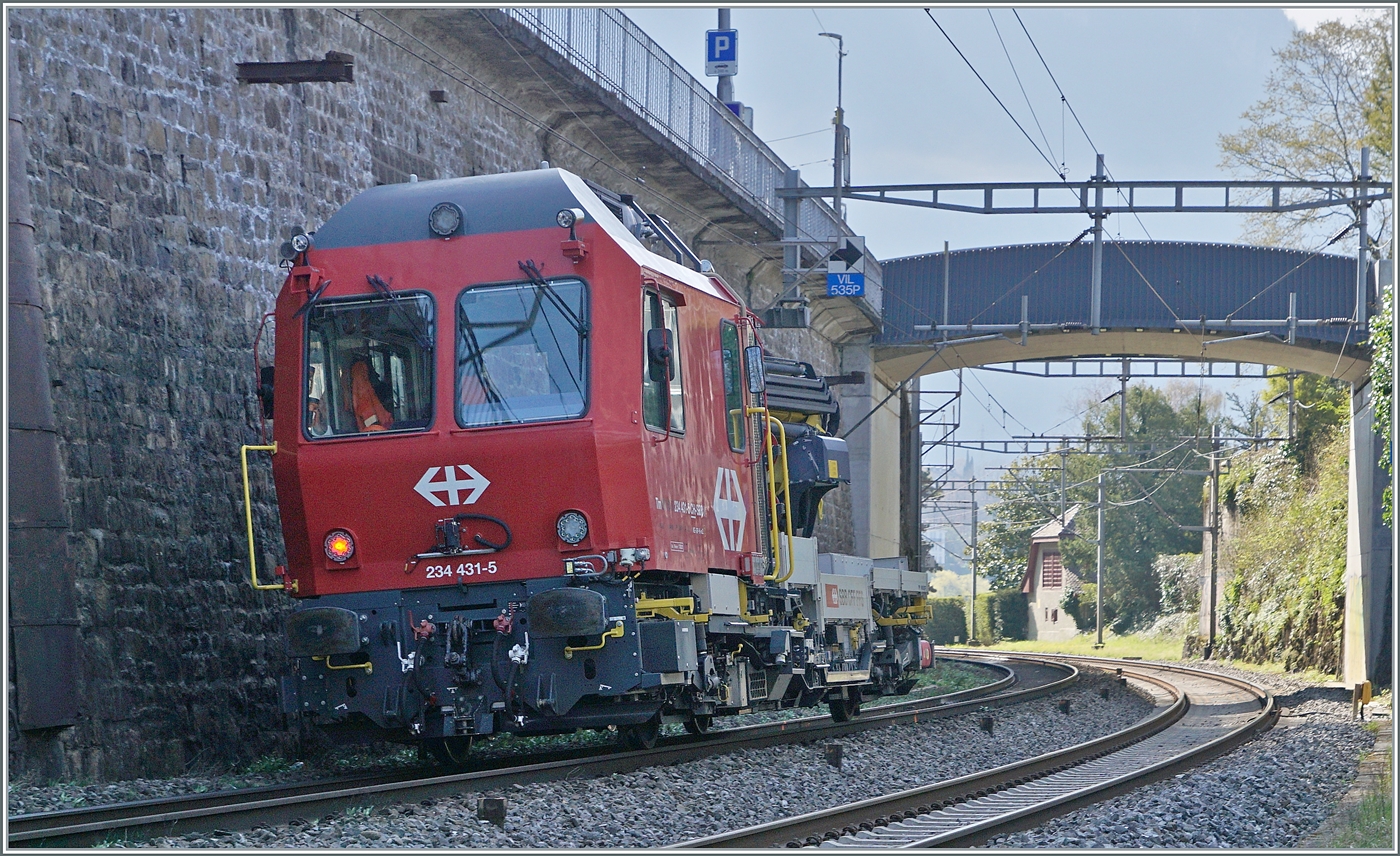 Der SBB Infrastruktur  Dart  (Windhoff) Tm 234 431-5 ist kurz nach der Haltestelle Veytaux Chillon auf dem Weg in Richtung Villeneuve. 

24. März 2026