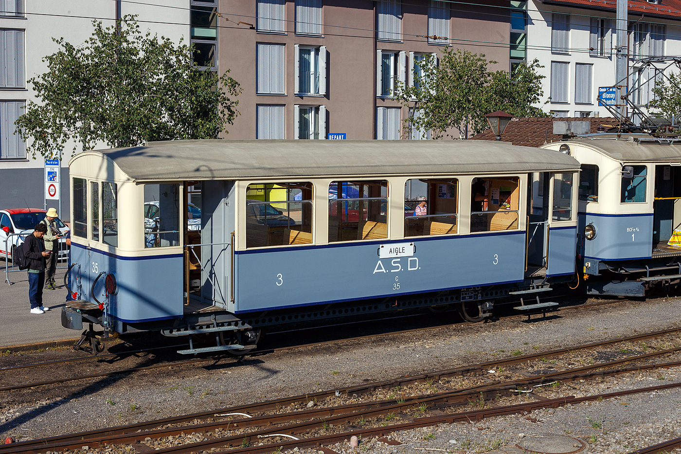 Der zweiachsige 3. Klasse Personenwagen mit zwei geschlossen Plattformen A.S.D. C� 35 am 09 September 2023 im Bahnhof Blonay.

Der Wagen wurde 1913 als Personenwagen BC Nr. 22 in Dienst gestellte, der Wagen erhielt 1941, nach dem Depotbrand in Aigle 1940, ebenfalls einen Umbau zum C� Nr. 35. Er wurde 1988 an den Chemin de fer de La Mure (Frankreich) verkauft, ging aber 1993 wieder zur�ck zur ASD.

Der Wagen hat ein Eigengewicht von 7 t und bietet 32 Sitzpl�tze.
