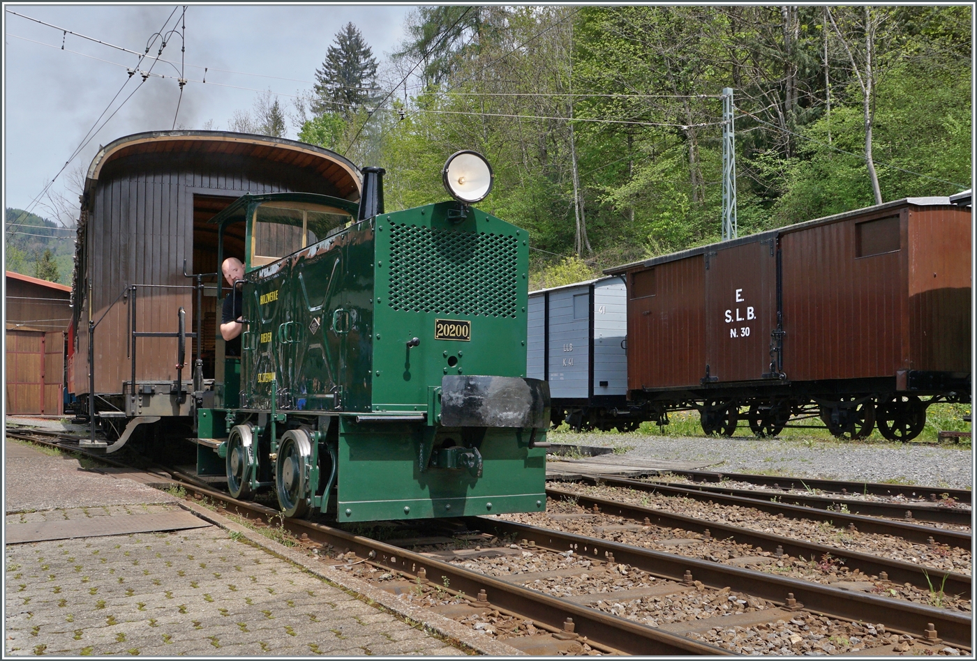 Die doch recht kleine Tm 2/2 1° rangiert in Chaulin.

6. Mai 2023