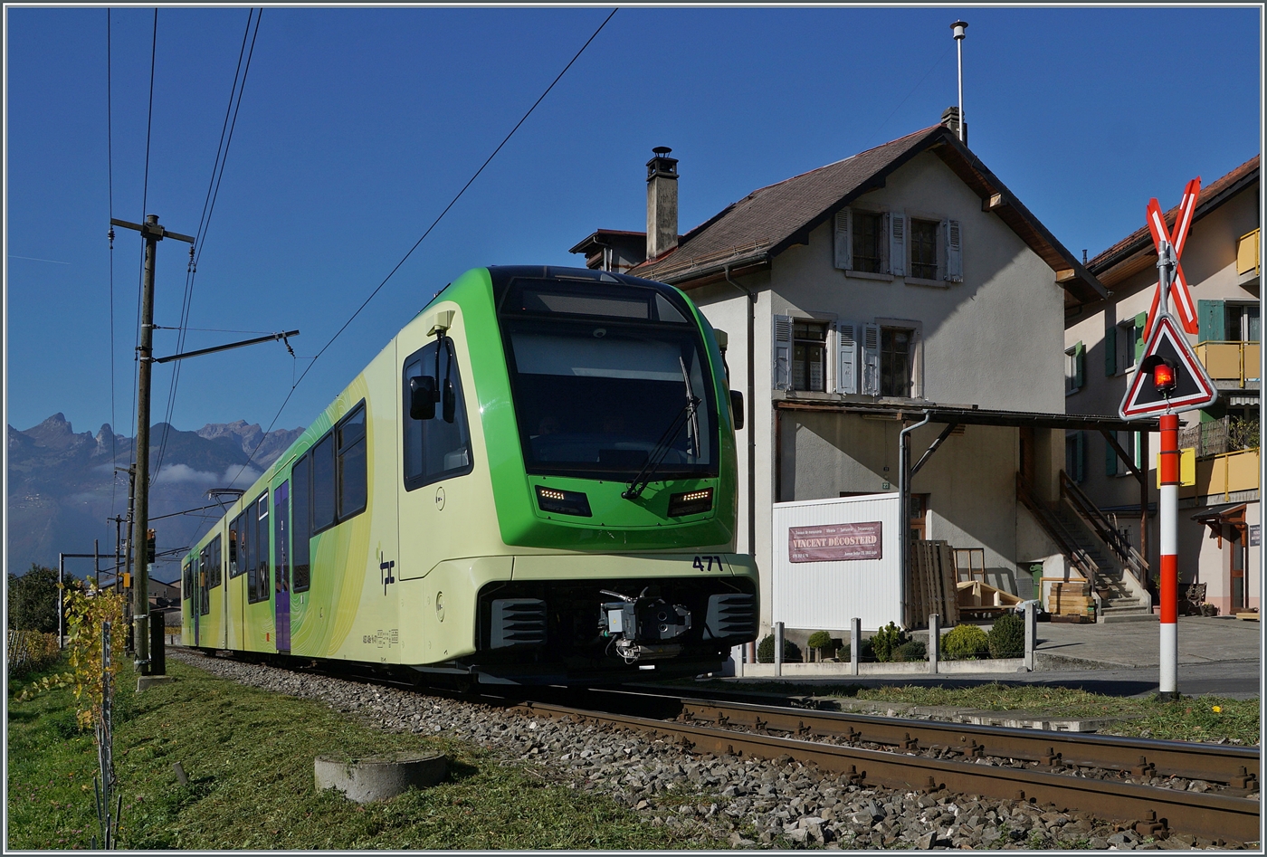 Kurz vor Aigle Château verlässt das Trasse der ASD die Strasse und führt eigentrassiert durch die Weinberge in Richtung Verschiez. Im Bild: der TPC ASD ABe 4/8 471 der als R 71 436 auf dem Weg nach Les Diablerets ist. 

2. Nov. 2024