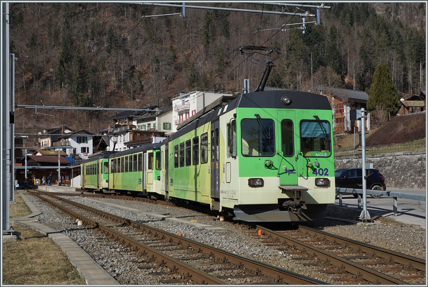 Mit dem ASD BDe 4/4 402 am Zugschluss erreicht ein ASD Regionalzug Le Sépey, wo für die Weiterfahrt die Fahrrichtung gewechselt  wird. 

17. Feb. 2024