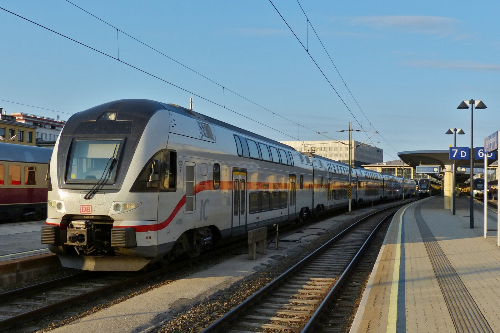 Nach einer kurzen Pause verl�sst der DB Triebzug 4010 105-3 CH- DB bei seiner Testfahrt den Westbahnhof Wien. 03.06.2023