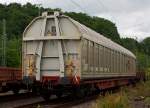 Schiebewandwagen mit vier Rads�tzen, ohne Trennwandsystem Habbiins 2743 (31 81 2743 256-1) der Rail Cargo Austria, abgestellt am 08.06.2012 in Betzdorf (Sieg).