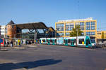   Der fünfteilige Siemens Combino Zweirichtung-Triebwagen ViP 405  Nordhausen  verläßt am 19.09.2018 als Linie 96 Potsdam Hauptbahnhof.