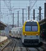 - Eine Eule f�r Stefan - Ein abendlicher P (Heure de Pointe) Zug (Verst�rkungszug), bestehend aus der HLE 1181 und M 5 Wagen verl�sst am 22.06.2012 den Bahnhof Bruxelles Midi.