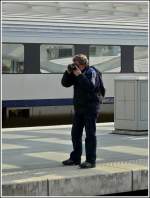 Im sch�nen Bahnhof Li�ge Guillemins scheint Stefan gen�gend Motive zu finden.