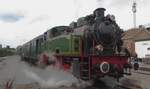 Ex-Hoogovens Lok 22 TOM steht mit Dampf am 6 Mai 2023 mit ein Dampfpendelzug in Maldegem w�hrend das Dampfwochenende der SCMs.