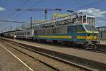 Am 8 Juni 2015 verlasst NMBS 2708 mit ein Schnellzug nach Kortrijk Gent Sint-Pieters.