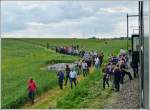 Die Wallfahrer der besonderen Art kehren am 23.06.2012 in der N�he von Obourg zum Sonderzug  Adieu S�rie 23  zur�ck.