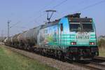 Am 3 April 2025 zieht Lineas 186 454 ein �lzug durch Karst an der Fotograf vorbei.