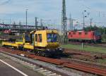 DB Netz AG/SBB: Zusammentreffen vom schweren Nebenfahrzeug Nr 97 17 53 002 18-9 der DB Netz AG und der SBB Re 4/4 11246 in Weil am Rhein am 8.