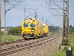 Bahnbauzug bestehend aus USM 362 Bahnbau und USP 2000 SWS von Plasser & Theurer und weitere Wagen in Neu-Ulm Pfuhl am 15.09.2011.