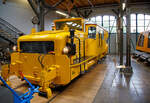 Ein weiterer großer Fortschritt war die Plasser & Theurer Duomatic VKR 06-32, dieser Typ war die erste Zweischwellen-Stopfmaschine der Welt, am 11.09.2022 in der Lokwelt Freilassing.