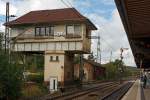 Das Reiterstellwerk Kreuztal Nord (Kn) am Kreuztaler Bahnhof (18.09.2011).