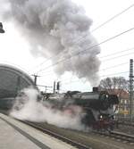 03 1010 fährt mit Sonderzug aus Dresden Hbf aus am 15.04.2016.